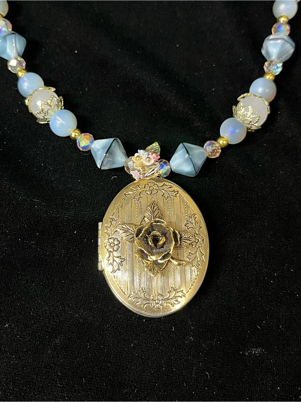 Drops 10/03✨ “The Enchanted Heirloom” Artisan Locket Glass Bead Necklace - Picture 8 of 10